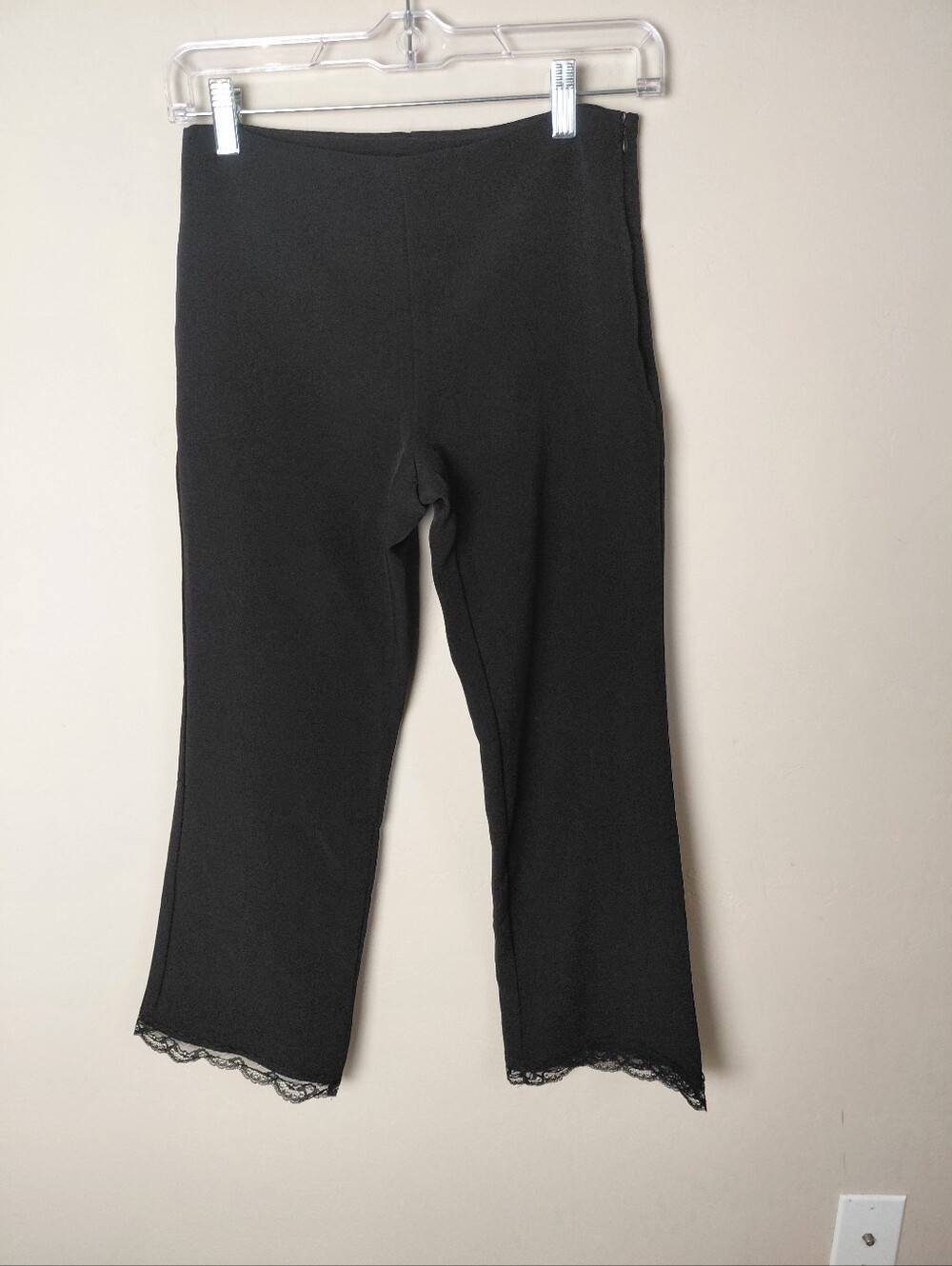 NWT BELLA VENICE CAPRI ZIP LEGGING WITH LACE BOTTOMS BLACK SIZE XS
